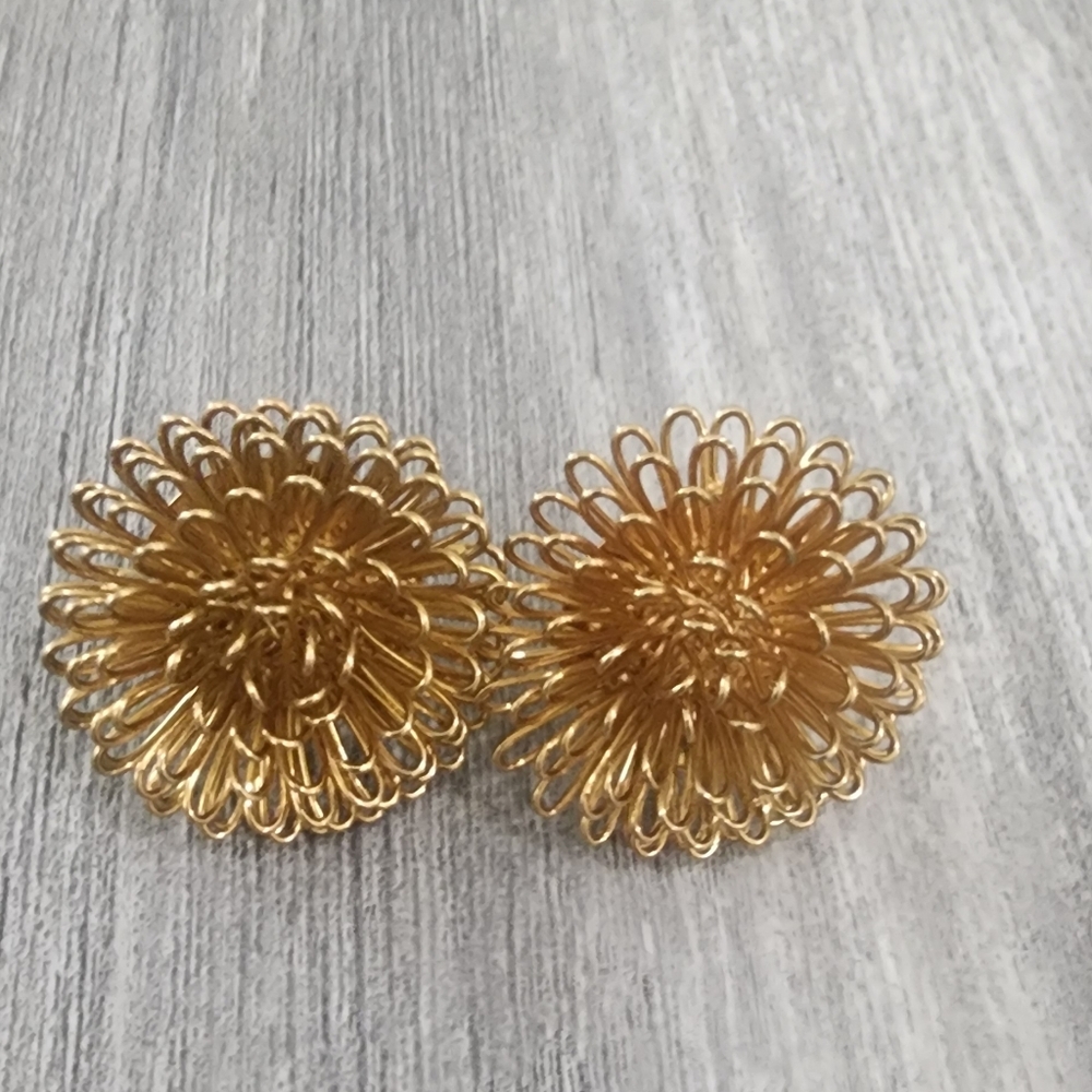 Elegant Gold Tone Flower Earrings
